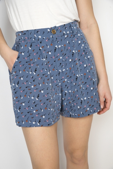 Shorts azul con florecitas pequeñas
