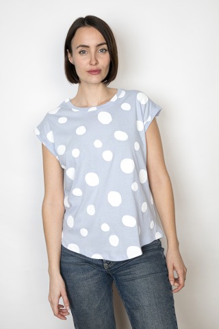 Camiseta SusiSweetdress azul pastel con topos blancos