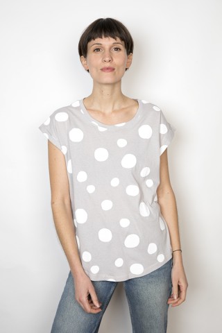 Camiseta SusiSweetdress gris pastel con topos blancos