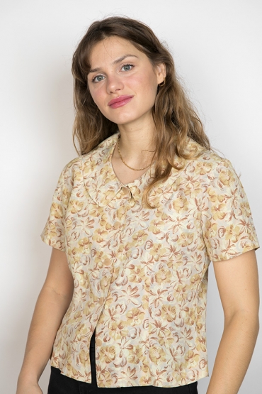 Camisa vintage beis con flores marrones