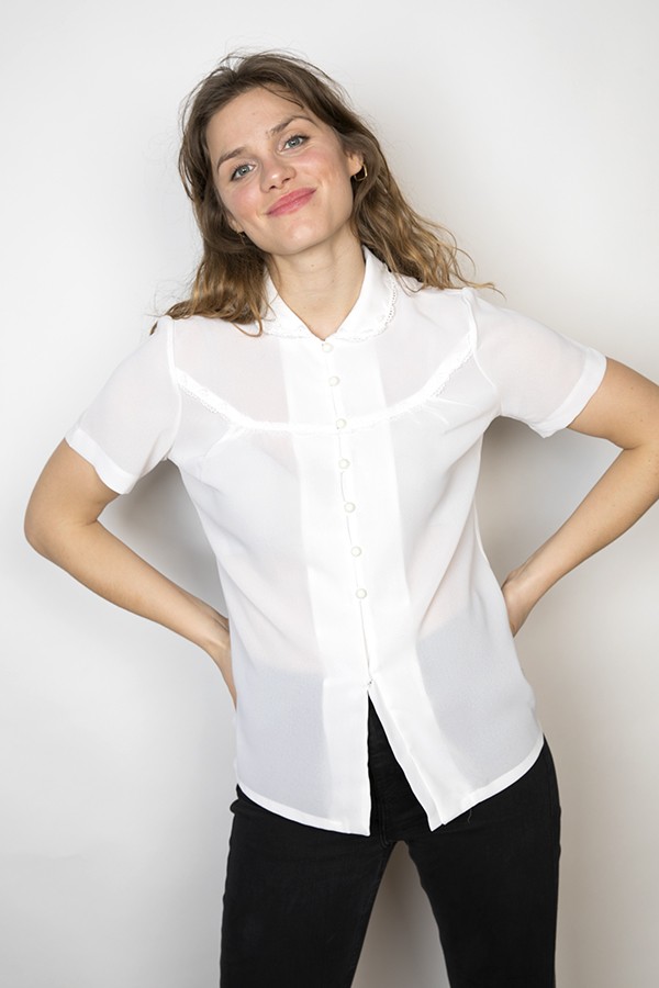 Camisa vintage blanca con puntilla