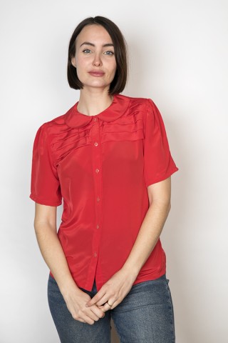 Camisa vintage roja con plisado