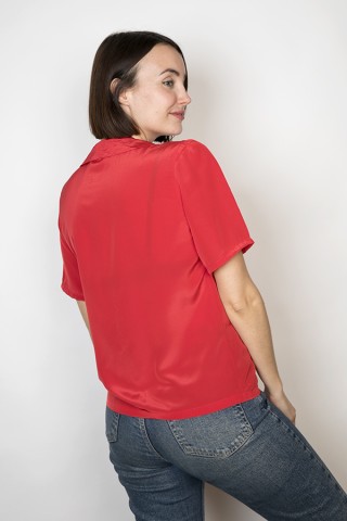 Camisa vintage roja con plisado