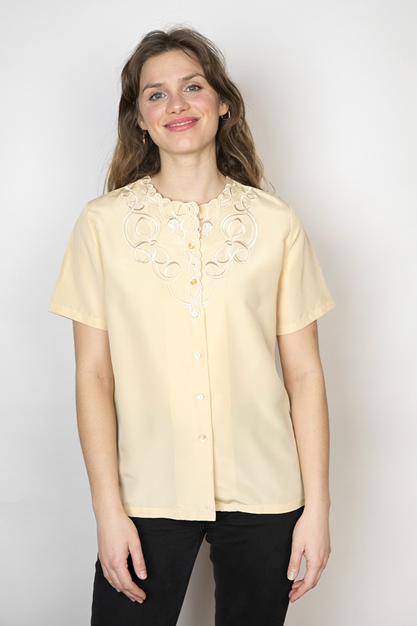 Camisa vintage beige con bordado