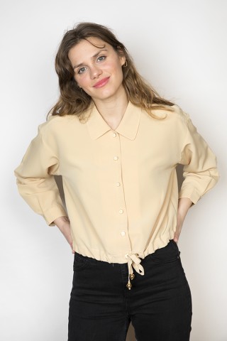 Camisa vintage beige con cinta ajustable