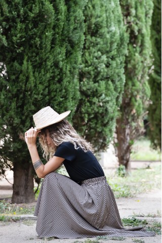 Falda maxi larga beis con pata gallo negro con bolsillos- Ropa mujer SusiSweetdress