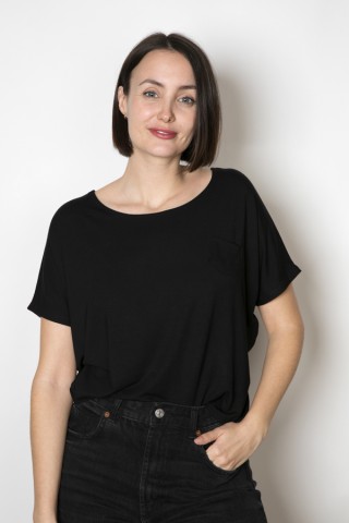 Camiseta básica SusiSweetdress negra ancha con bolsillo