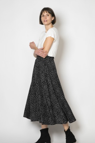 Falda maxi larga negra con puntos blancos