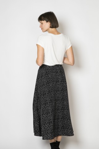 Falda maxi larga negra con puntos blancos