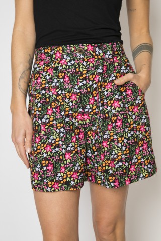 Shorts negros con florecitas colores