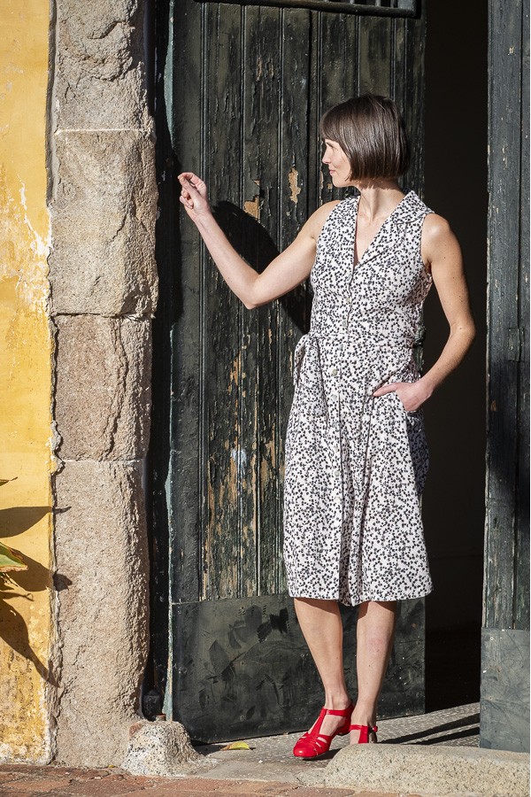 Vestid midi blanco con florecitas negras- Colección SusiSweetdress