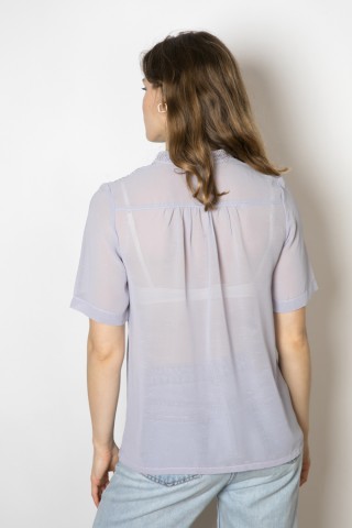 Camisa vintage lila pastel puntilla