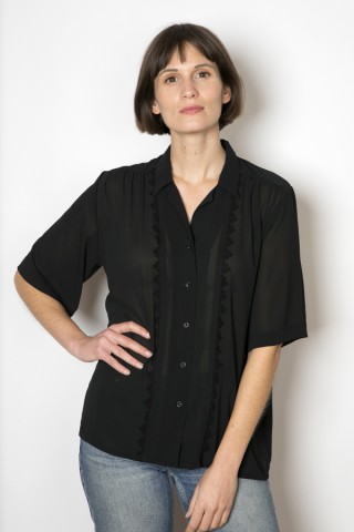 Camisa vintage negra puntilla