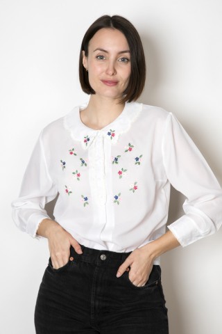 Camisa vintage blanca flores bordadas