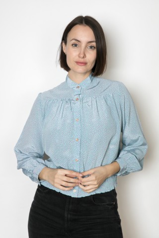 Camisa vintage celeste pintitas magenta