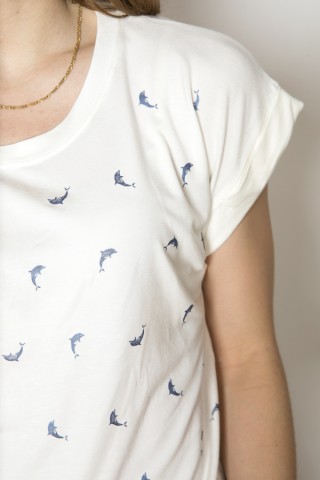 Camiseta SusiSweetdress blanca con delfines azules