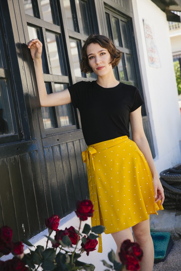 Falda mini cruzada amarilla con topos blancos- Ropa mujer SusiSweetdress