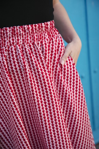 Falda maxi larga roja estampado blanco