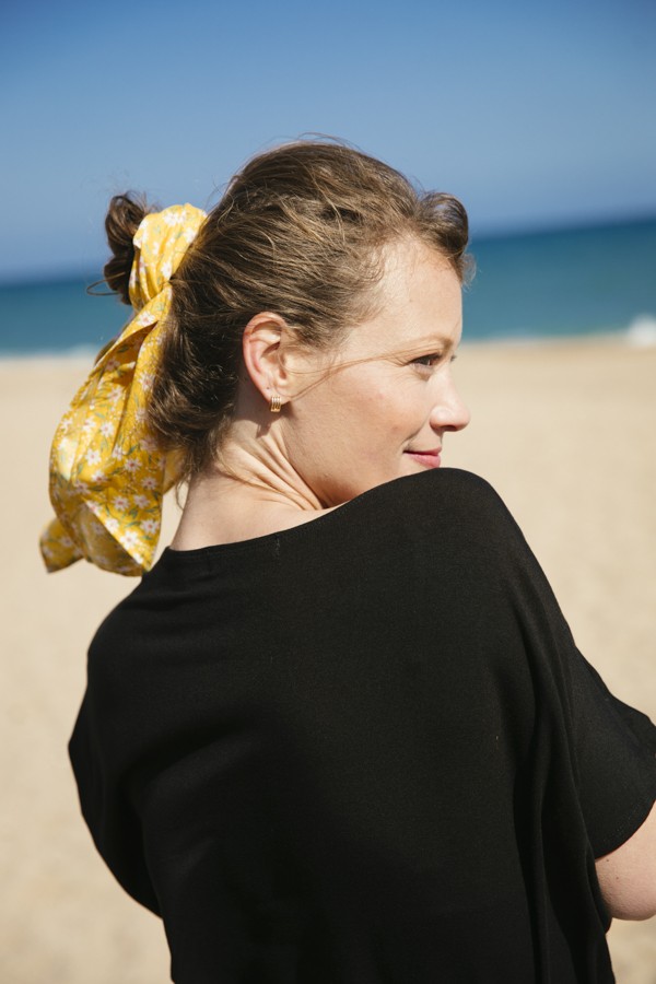 Pañuelo amarillo con margaritas -Complementos SusiSweetdress
