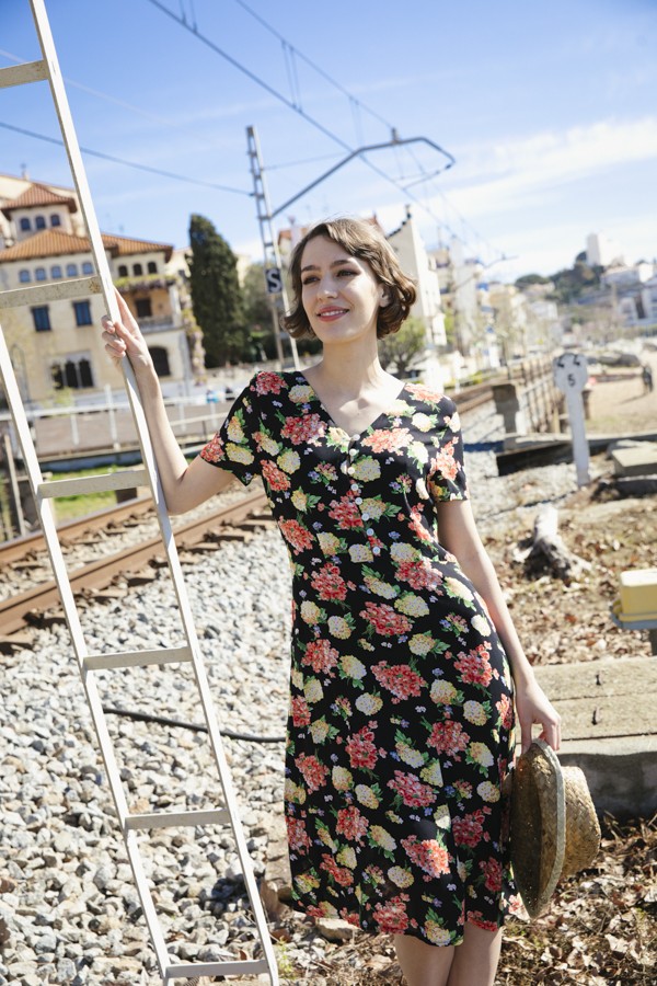 Vestido vintage negro con flores rojas y amarillas- Ropa mujer vintage SusiSweetdress