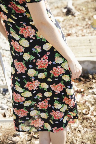 Vestido vintage negro con flores rojas y amarillas- Ropa mujer vintage SusiSweetdress