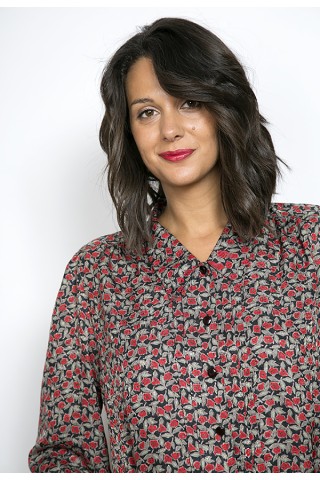 Camisa vintage azul marino con rosas rojas