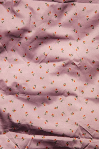 Pañuelo rosa con florecitas rojas y naranjas-Complementos SusiSweetdress