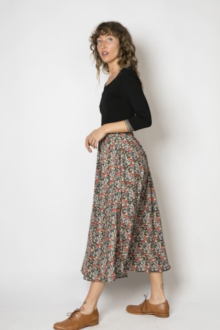 Falda maxi larga negra con florecitas