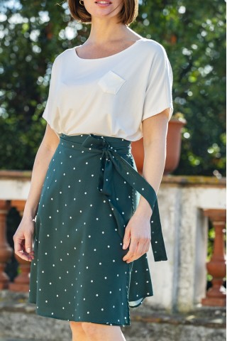 Falda midi cruzada verde bosque con lunares blancos