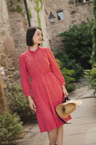 Vestido vintage rojo con hojitas blancas