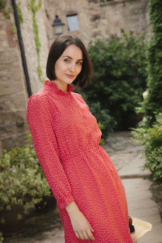 Vestido vintage rojo con hojitas blancas