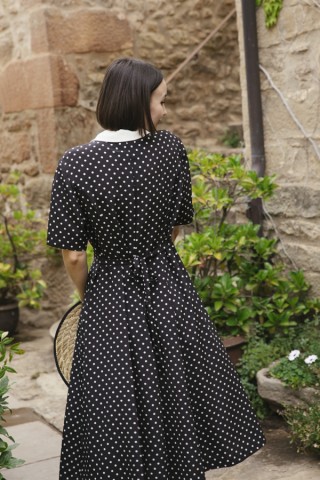 Vestido vintage negro con lunares blancos