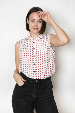 Camisa vintage blanca a flores rojas y azules