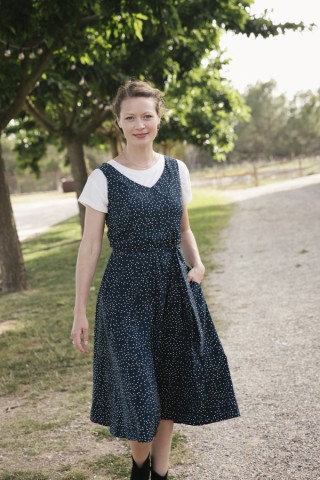 Vestido escotado verde oscuro con topos blancos- Colección SusiSweetdress