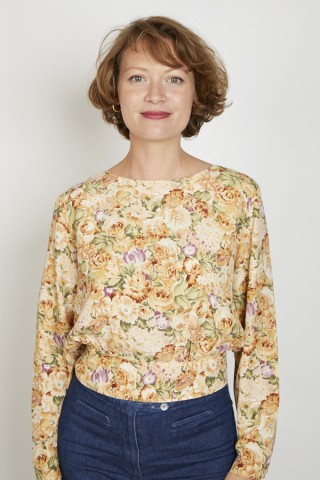 Camisa vintage beis con flores en tonos marrones