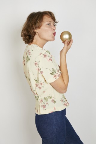 Camisa vintage beis con flores