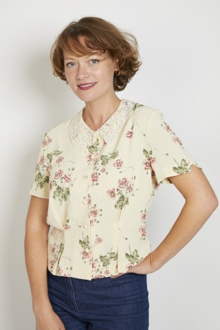 Camisa vintage beis con flores