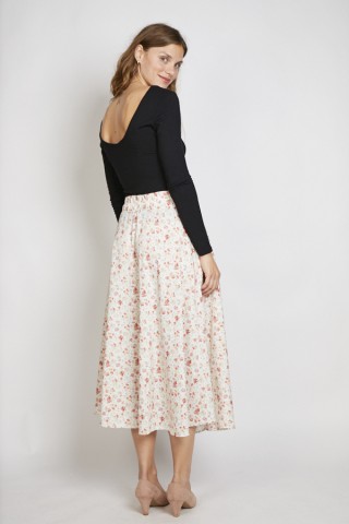 Falda maxi larga blanca con rosas rojas