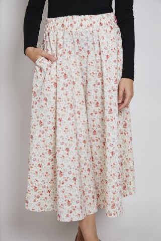 Falda maxi larga blanca con rosas rojas