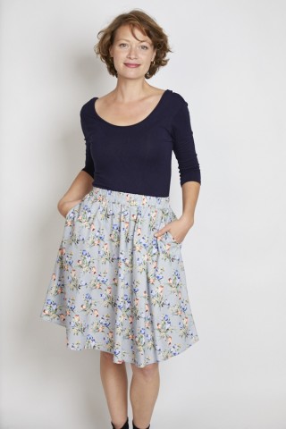 Falda midi azul con flores