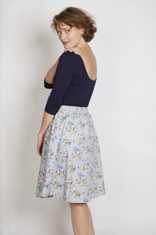 Falda midi azul con flores