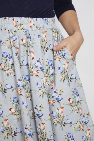 Falda midi azul con flores