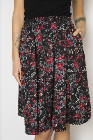 Falda midi negra con flores