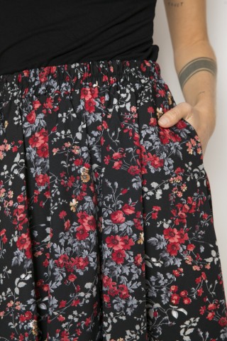 Falda midi negra con flores