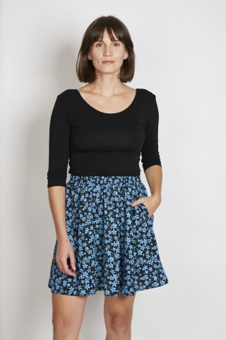 Falda mini negra con margaritas azules- Ropa mujer SusiSweetdress