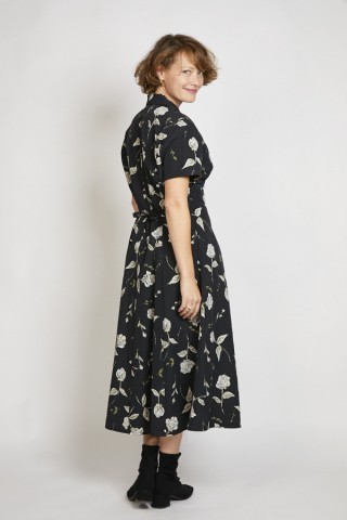 Vestido vintage negro con flores