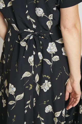 Vestido vintage negro con flores