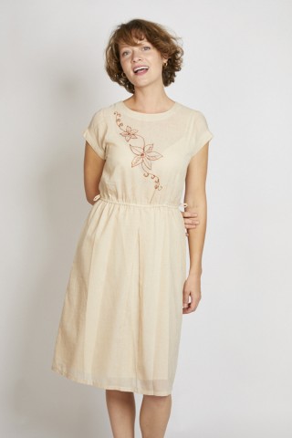 Vestido vintage beige con flor bordada