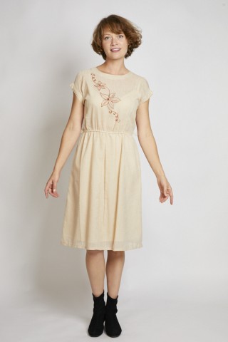 Vestido vintage beige con flor bordada