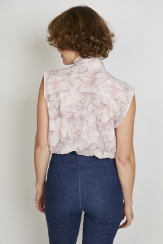 Camisa vintage lila con flores rosa